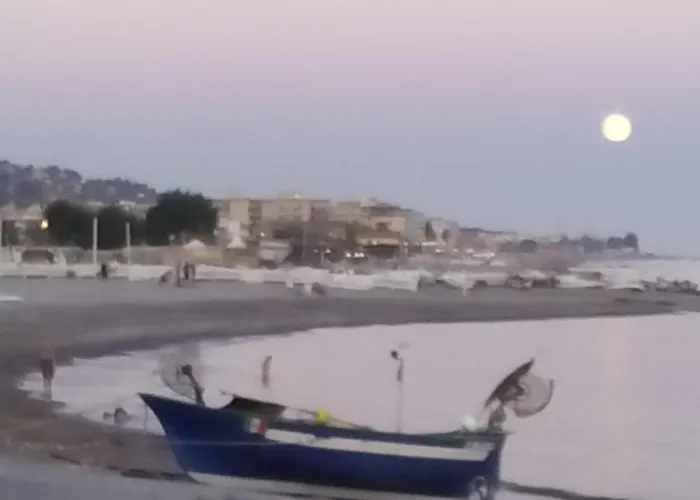 Riviera Trilocale Wifi E Parcheggio Privato Lägenhet Ventimiglia